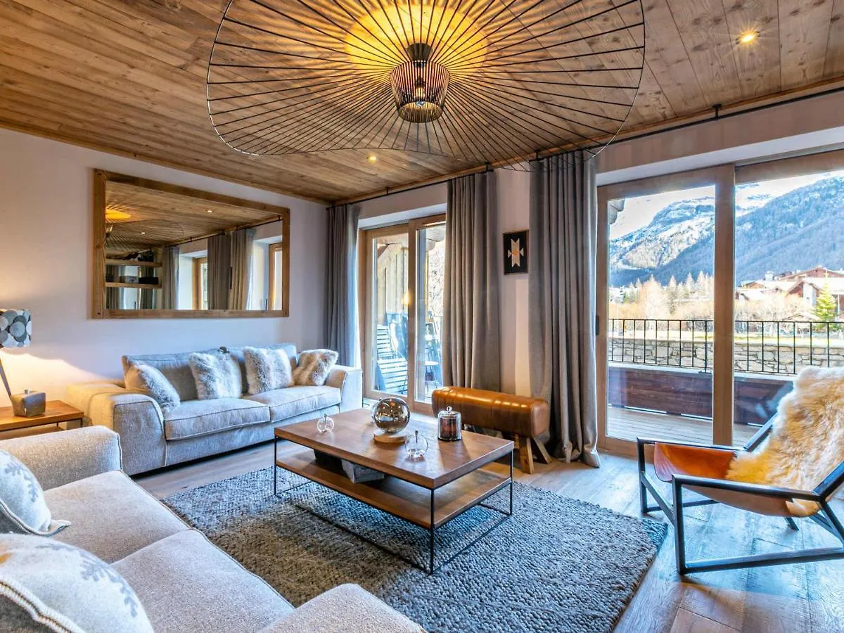 Luxueux 4 Pieces Avec Balcon, Cheminee Et Services Conciergerie A Val-D'Isere - Fr-1-694-65 Apartment