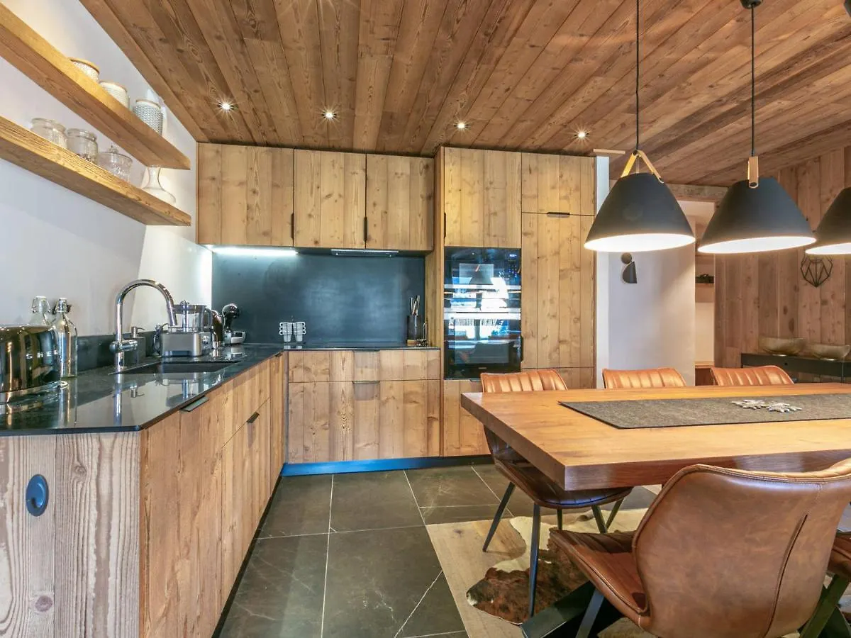 Apartment Luxueux 4 Pieces Avec Balcon, Cheminee Et Services Conciergerie A Val-D'Isere - Fr-1-694-65