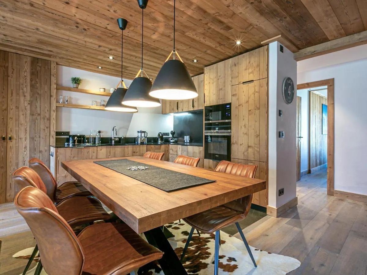 Apartment Luxueux 4 Pieces Avec Balcon, Cheminee Et Services Conciergerie A Val-D'Isere - Fr-1-694-65